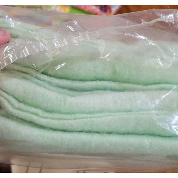 VTG  Mint Green Blanket Twin/Full Size Bed 72x90 Acrylic/Nylon Blend New Old Sto - Picture 6 of 13